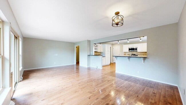 Building Photo - Amazing 4 Bed/3 Bath SFH Backing to Walnut...