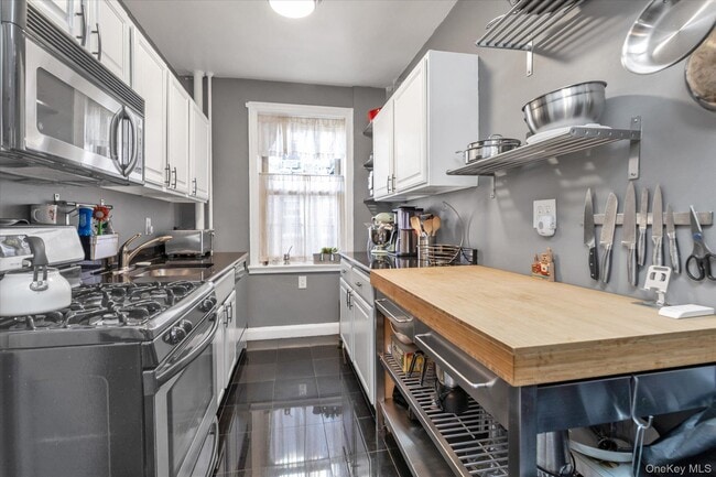 Building Photo - 48-55-55 43rd St