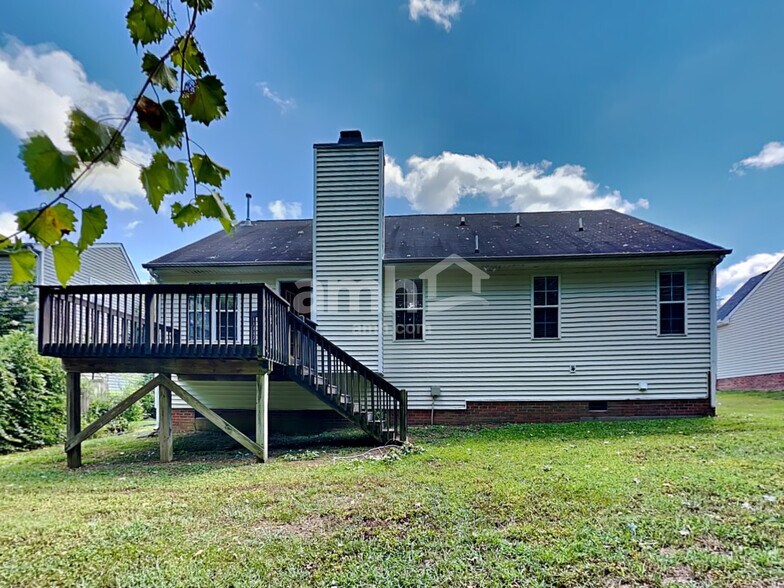 Building Photo - 728 Kavkaz St