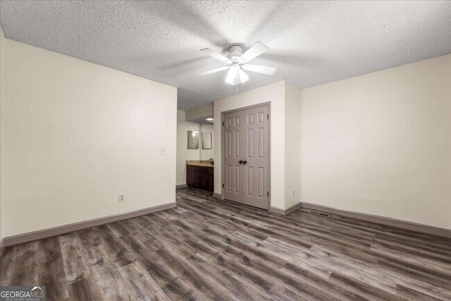 Building Photo - 210 Appleby Dr