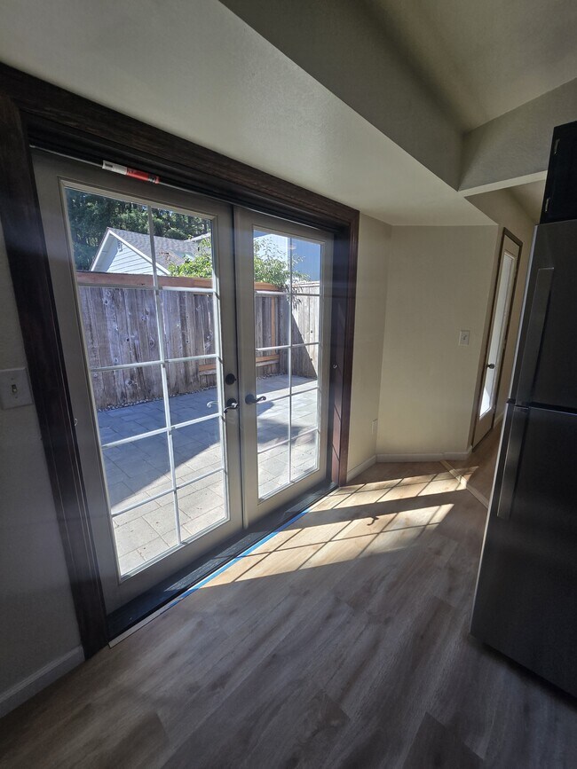 Building Photo - 581 Malibu Dr SE
