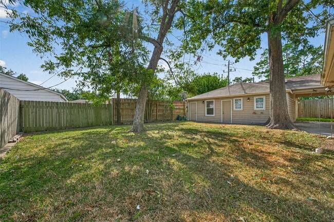 Building Photo - 7223 Alderney Dr