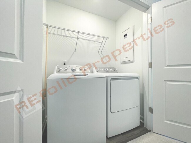 Building Photo - Brand New 3 Story 4 bedroom, 3.5 bathroom ...