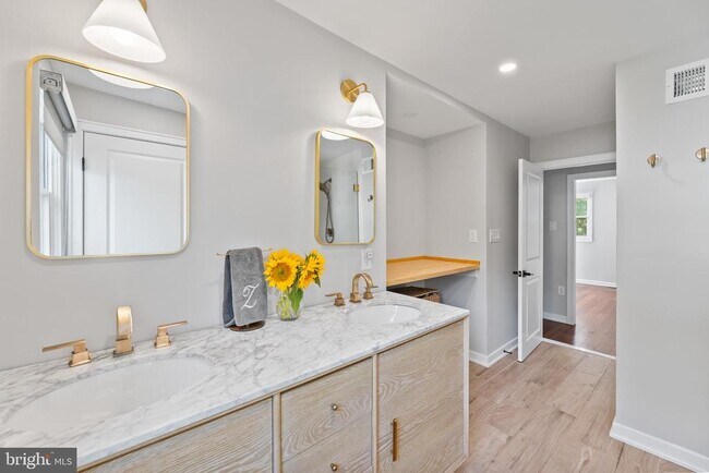 Building Photo - 1621 Clearview Ave