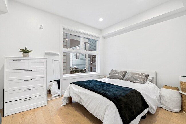 Building Photo - 71 Border St