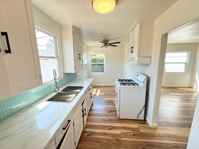 Building Photo - 215-219 Church Ave