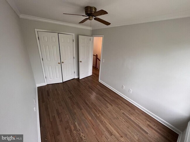 Building Photo - 3762 Farmland Dr