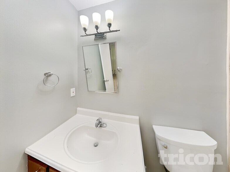 Building Photo - 155 Rock Garden Terrace N W