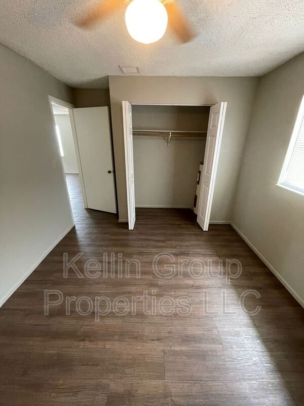 Building Photo - 160 N Nekoma Ave