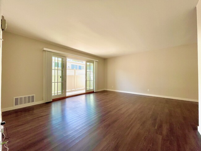 Living Room - Laurel Terrace