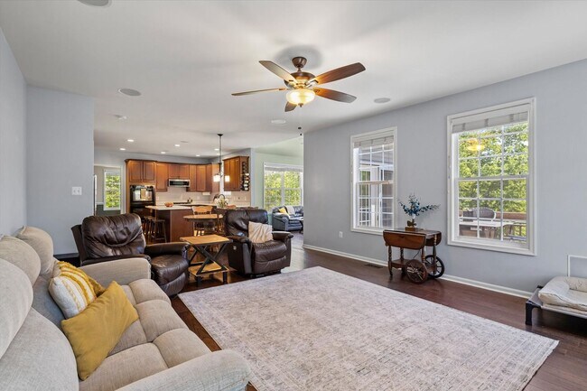 Building Photo - Gorgeous 5 Bed 3.5 Bathroom in Stafford, VA