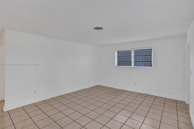 Building Photo - 16980 N Miami Ave