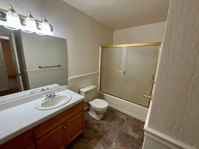 Building Photo - Great family home in Alta Sierra