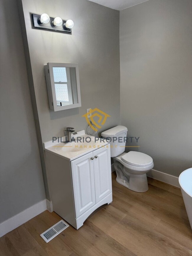 Building Photo - Fully Renovated 3-Bedroom/2-Bathroom with Huge Loft, Near Ellenberger Park, Available NOW!