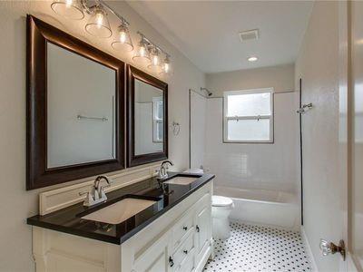 Building Photo - 3809 Carolyn Rd