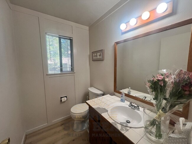 Building Photo - 2 Bedroom in Brookstone - Great Lower Elev...