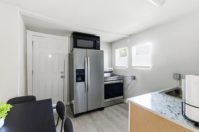 Building Photo - 314 W Cevallos