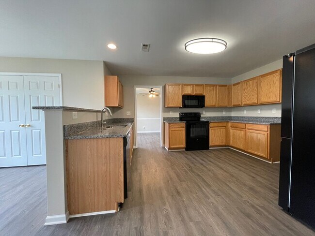 Building Photo - 3635 Pauline Ln