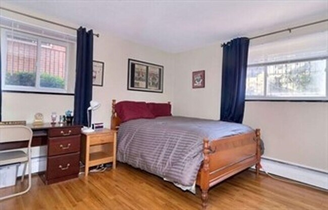 Building Photo - 2BR 1Bth unit. Heat/Hot Water included. Great location! Parking included! Swimming pool!
