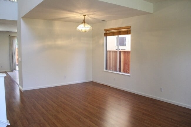 Building Photo - 1724 Feasel Ct