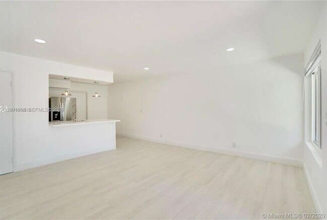 Building Photo - 1301 NE 147th St