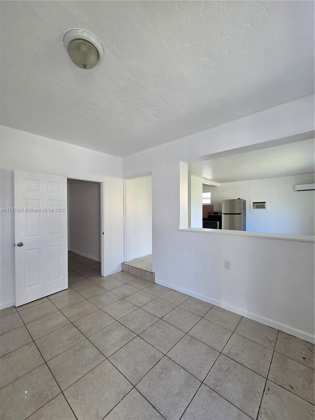 Building Photo - 1 bedroom in Hollywood FL 33020