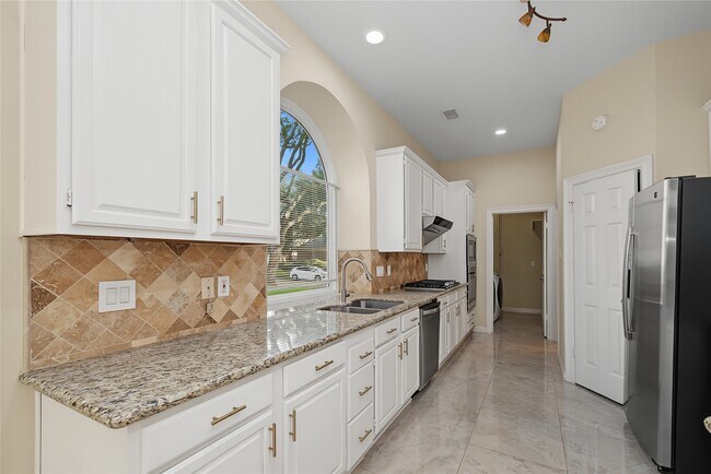 Building Photo - 14135 Swallowfield Dr