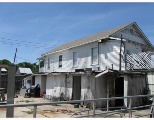 Building Photo - 501 Laroussini St