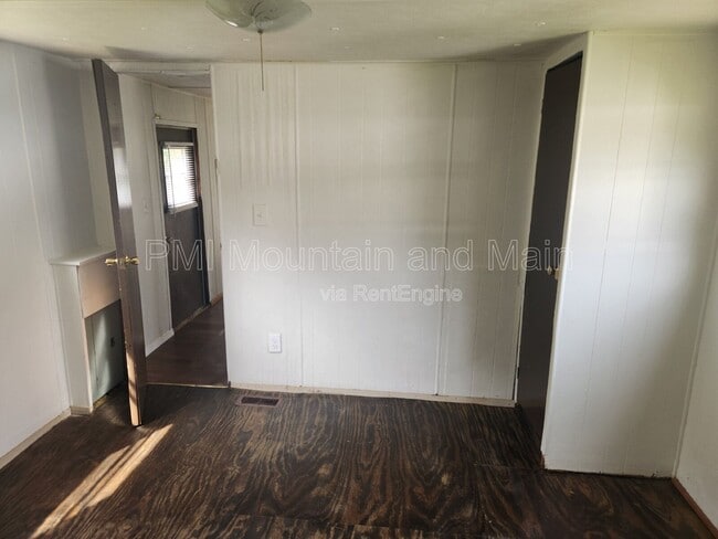 Building Photo - 9 Grateful Way