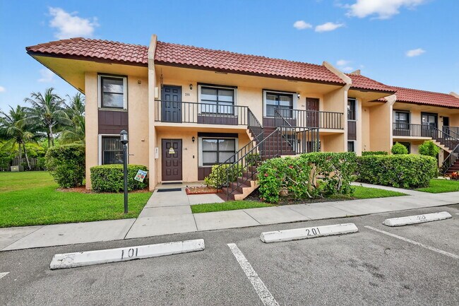 Building Photo - 5985 Forest Hill Blvd