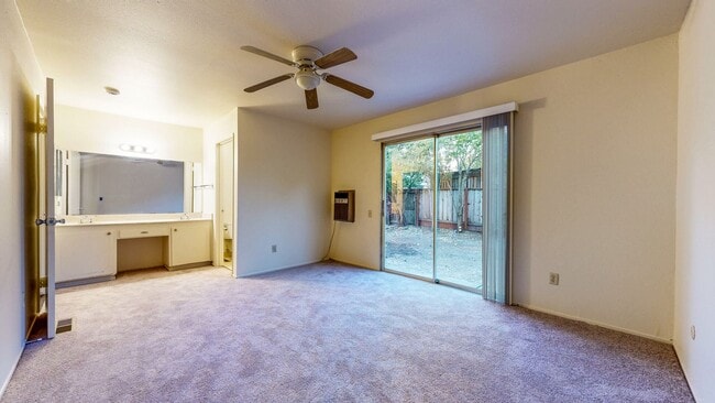 Building Photo - Bright 4 Bedroom 2 Full Bathroom Home with...