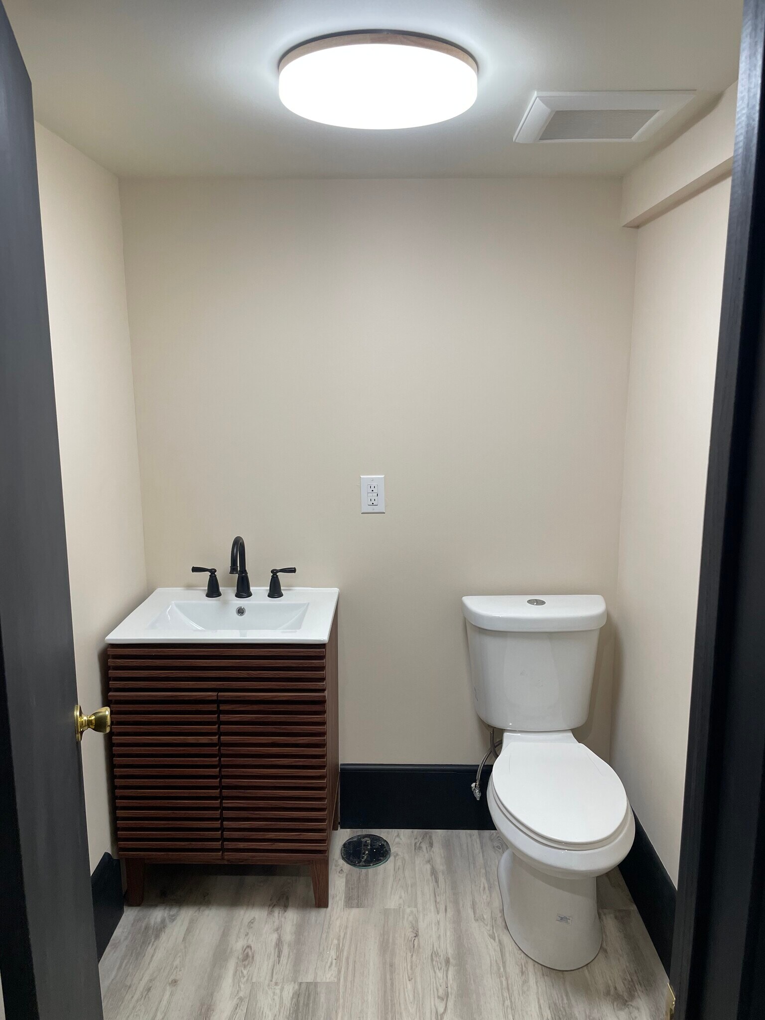 Building Photo - 824 Russell Ave N