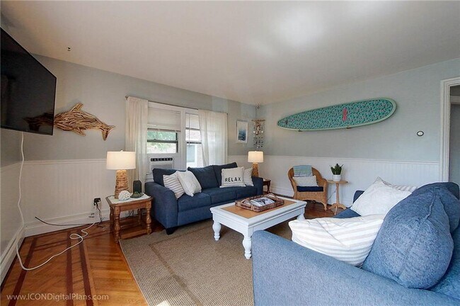 Building Photo - 28 W Narragansett Ave