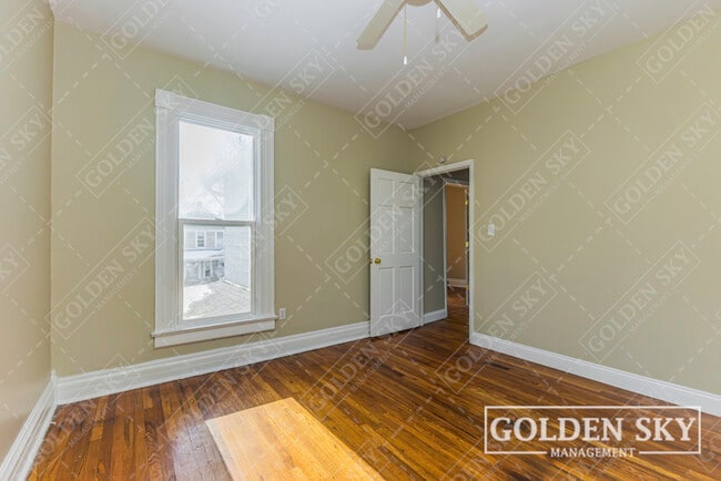 Building Photo - 900 1/2 West Main Street - NA