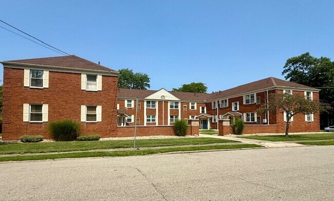 Building Photo - CHARMING 1 Bedroom Available!