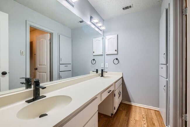 Building Photo - Charming 2-BR/2-Bath Home in the Heart of ...