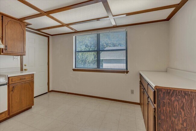 Building Photo - 8929 NE 52nd St