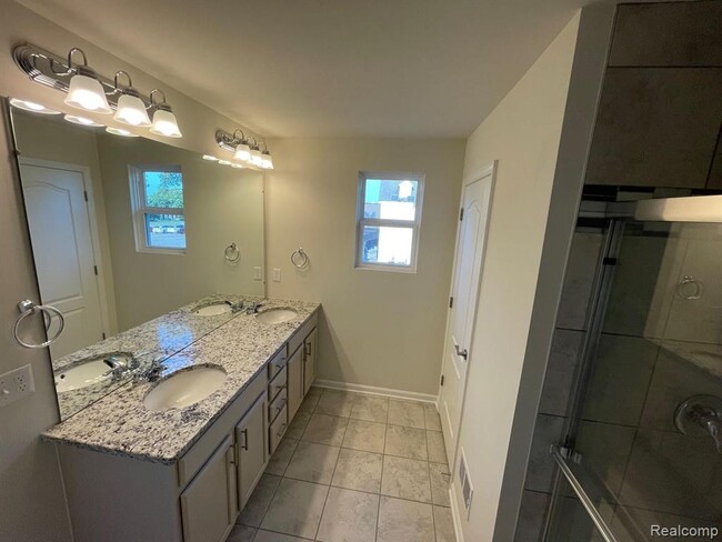 Building Photo - 22470 Woodbridge Ln