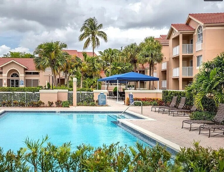 Building Photo - 10420 SW 158th Ct