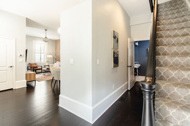 Building Photo - 1354 Broadway-SI ID1056136P