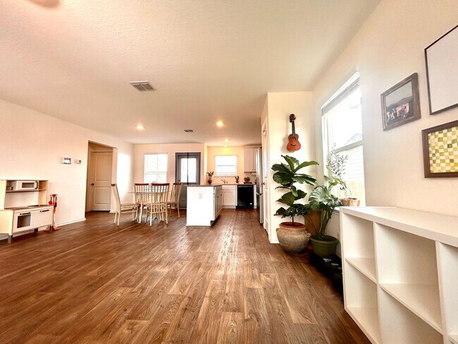 Building Photo - 15431 Shortwing