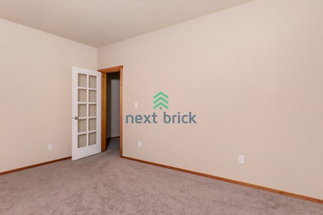 Building Photo - Stunning Bothell 5-Bedroom with flexible bonus room