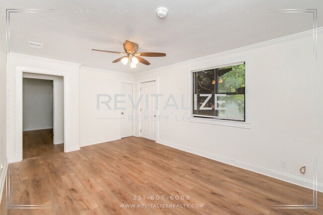 Building Photo - James Street Duplex