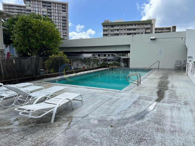 Building Photo - Large Studio/1 bath unit at Princess Kealoha