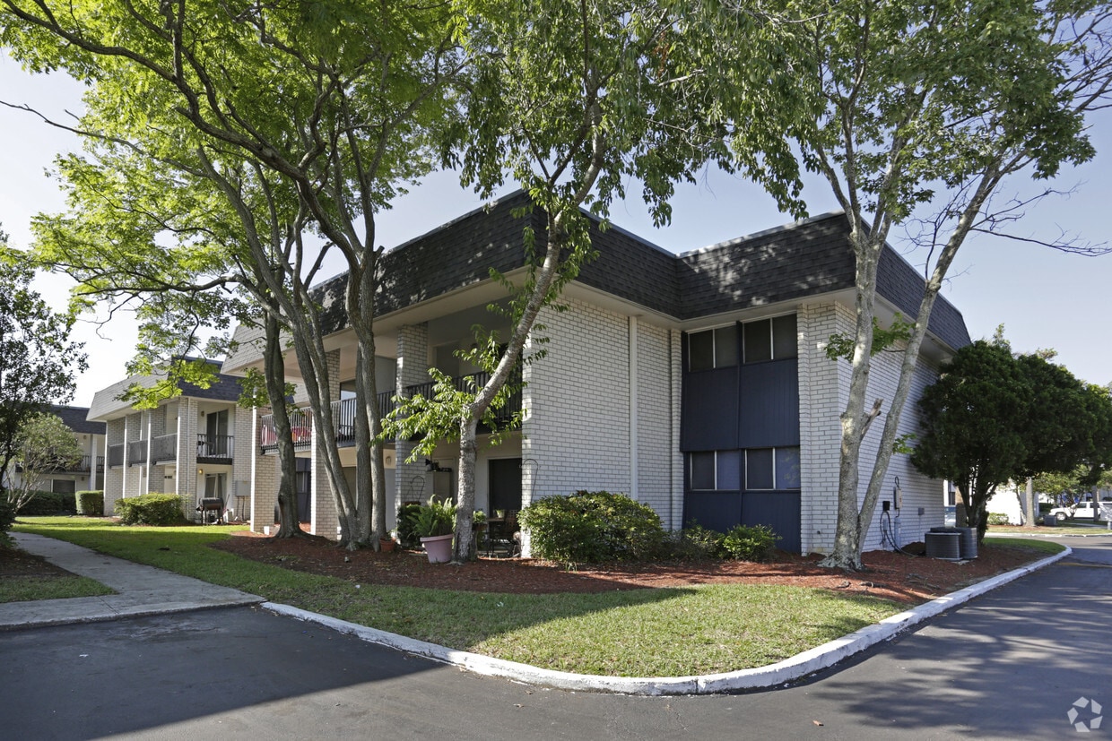 Shoreline Community Apartments Jacksonville