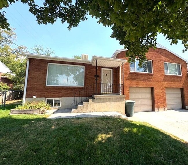 Primary Photo - 3 Bedroom Duplex in Sugarhouse!