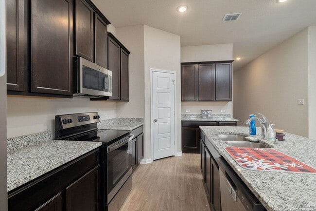 Building Photo - 7043 Diamond Vly