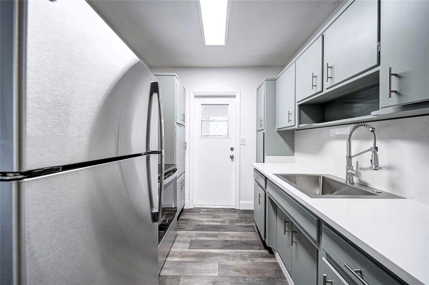 Building Photo - 6565 Santona St