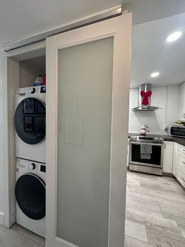 Building Photo - ALL UTILITIES INCLUDED | MOVE-IN READY | $500 OFF FIRST MONTH | AGENT BONUS