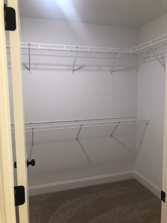 Building Photo - 3 Bedrooms + 2.5 Bath Renatal in East Brainerd